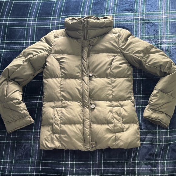 Vintage Y2K Abercrombie & Fitch Women's Olive Puffer Jacket- size small - Picture 2 of 6